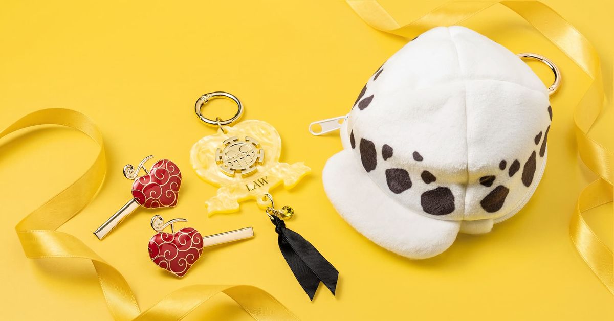Law's October birthday accessories: Ope Ope no Mi hair clips, marble acrylic bag charm and hat-style pouch.